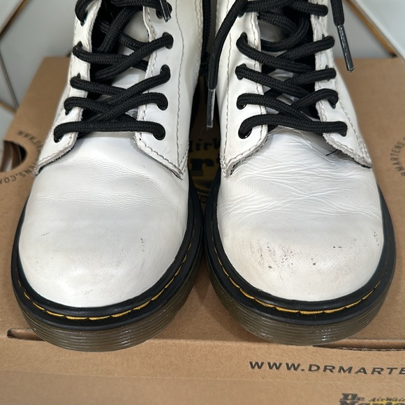 White DR  MARTENS big kids size 2. Some scruffs on the front pls see pictures - Picture 5 of 13